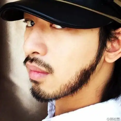 陈柏霖蓄胡须照胡子男真有魅力