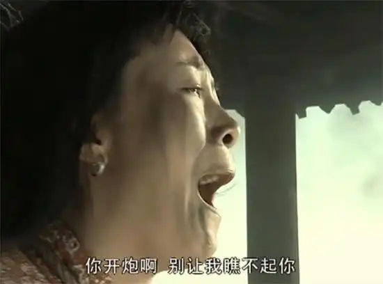 新老《亮剑》秀芹被杀对比:一个慷慨赴死,另一个明显还不想死!