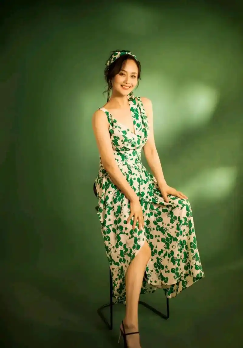 李颖不惧岁月依然风韵无限女神