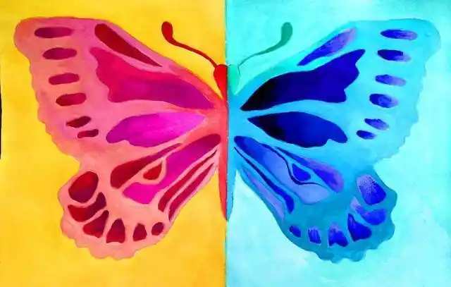 从《雨之城》中的画面细节,分析对比手法在动画中的体现以及意义