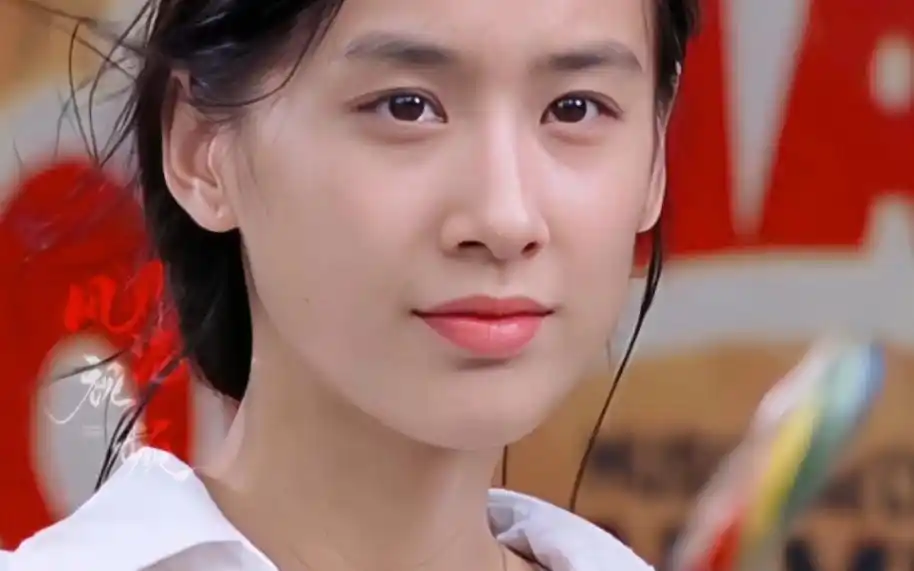 "小时候一直以为黄圣依是刘亦菲的另一个艺名"