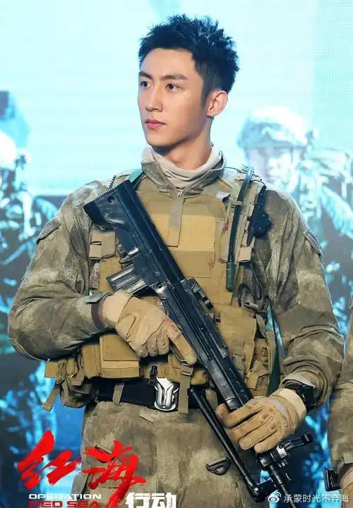 满屏12星评价黄景瑜爱上特种兵扑了揭下军旅外衣真不甜