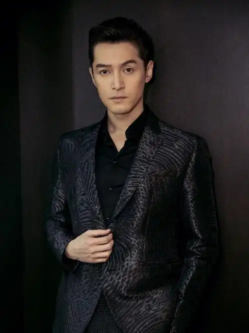 你是不是也和我一样一直喜欢胡歌呢,你觉得他帅不帅?