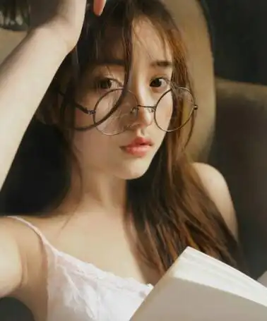 网红刘垚昕真实照片对比姜贞羽整容小时候图片2