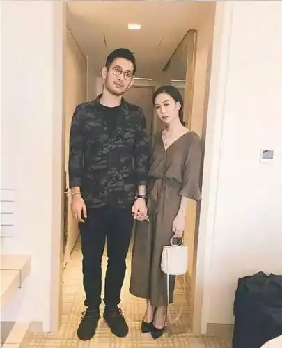 女的不到一米六,男的将近一米九,这对来自台湾的"最萌身高差情侣"是