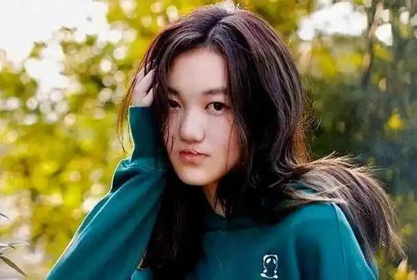 王菲女儿李嫣:兔唇已修复,拍照特别自信,接下来准备进军娱乐圈