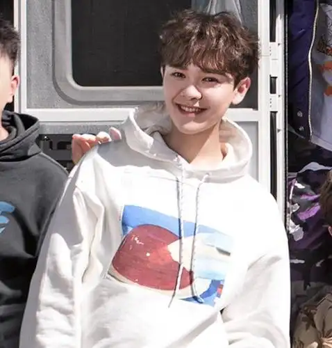 尤长靖在《青春的花路》甜甜微笑大放送了__凤凰网