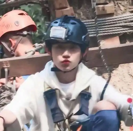 易烊千玺情侣头像