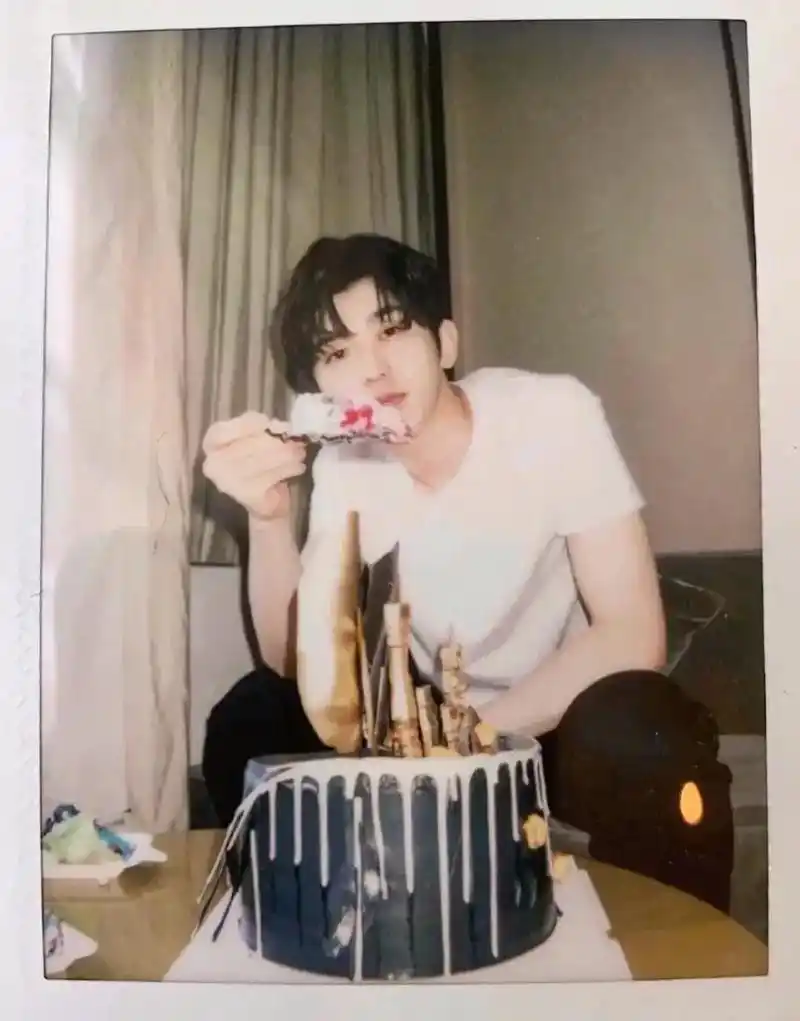 坤 23岁生日快乐 #蔡徐坤 #蓝玫瑰社团 #徐喵喵 #蔡徐 - 抖音