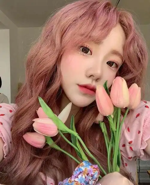 粉色|妆容|素颜|浅色系|女性身材_网易订阅