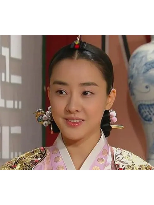 p>李连生,女,是韩剧《 a target="_blank" href="/item/大长今