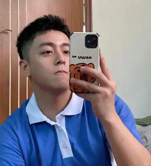 等高考结束,男生可以剪这3款发型,阳光又帅气,很值得尝试!