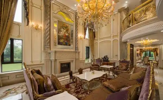 赵丽颖吸金能力强,家里装修豪华,每个房间都有水晶灯