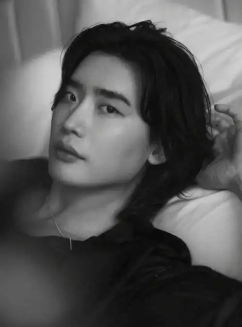 帅气韩国欧巴李钟硕颜值回归,个人ig 晒短发时尚新照!_发型