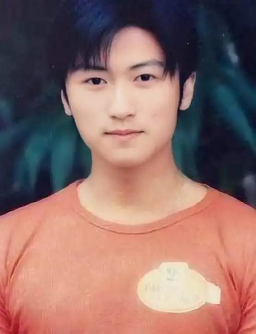 谢霆锋旧照曝光,真的是英俊潇洒,风度翩翩