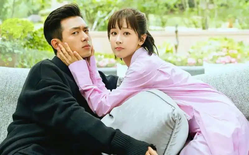 李现31岁生日到来,杨紫连续四年发文为其庆生,对李现的称呼变了