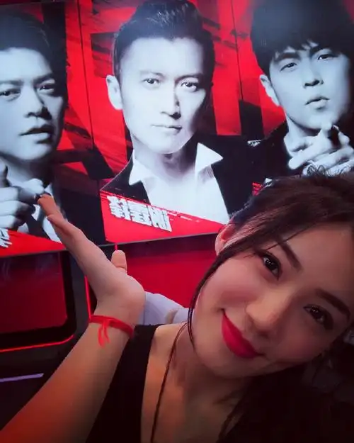 刘郡格因《中国好声音》走红,却没想到她和梁博还有关系