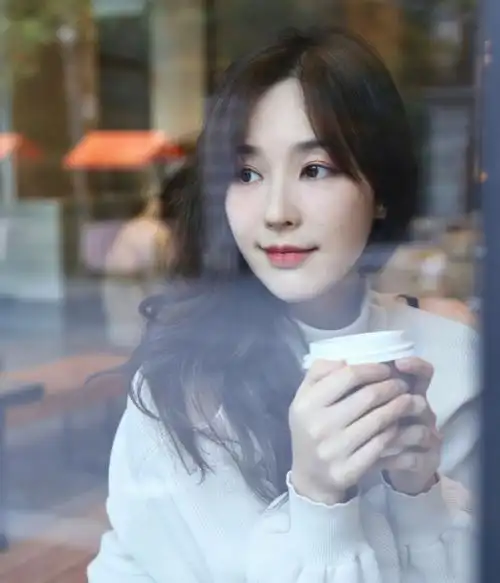 回顾吴佳尼:嫁大21岁马景涛,10年生两子却离婚,如今怎么样了?