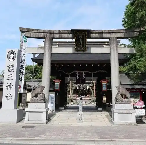 日本的神社,也就是神道教神社,是拜祭神的地方