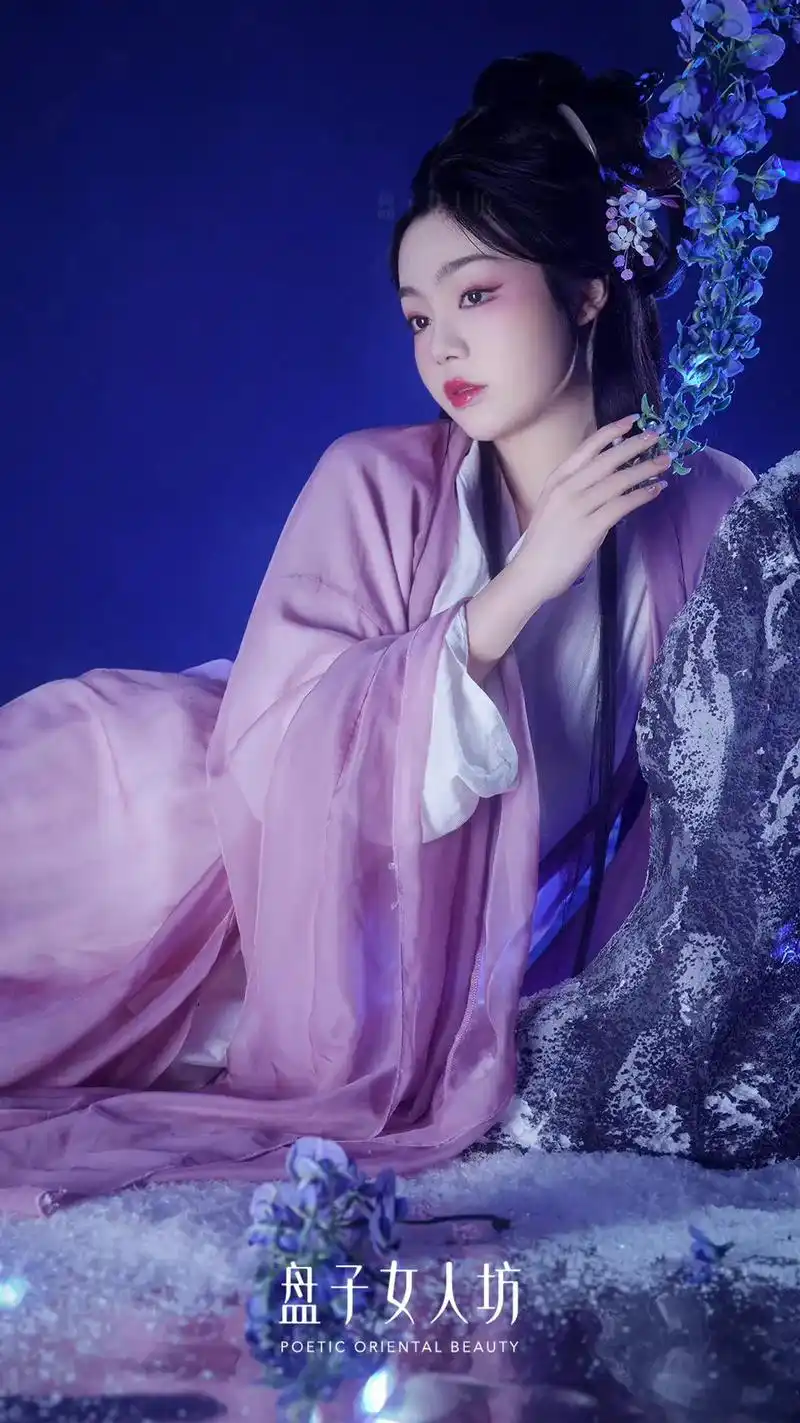 梦幻又高级的蓝紫色古风写真