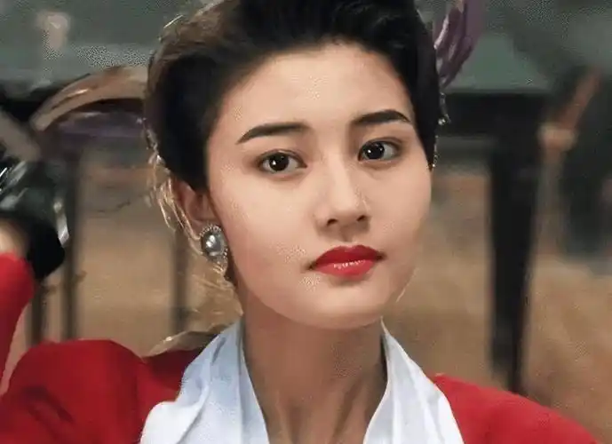 李嘉欣图片年轻照片(港姐李嘉欣晒旧照!