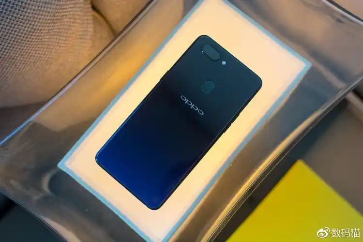 oppor15星空紫高清美图赏渐变玻璃机身惹人眼