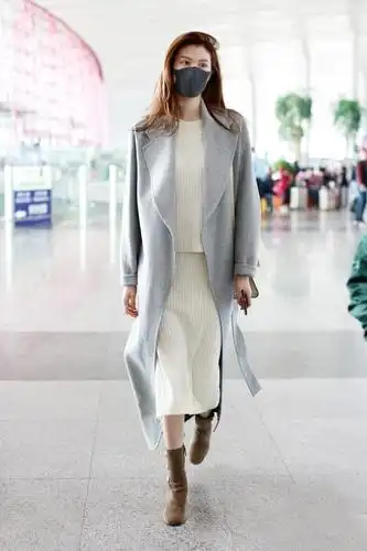 大衣搭配什么裙子好看?3种搭配方法时髦又保暖,明星也爱这样穿_连衣裙