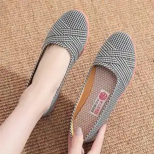 布鞋女妈妈鞋老北京女士格子棉布鞋一字带平底老年黑布鞋工作鞋复古