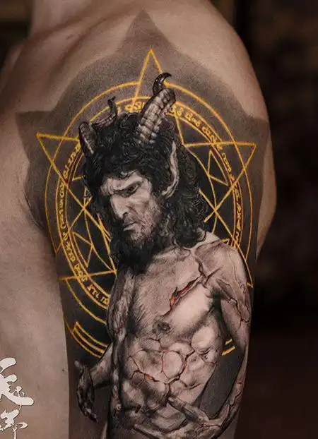 大臂帅气的撒旦纹身图案