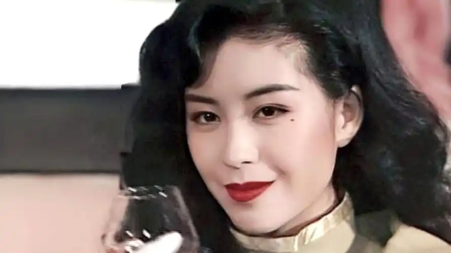 23岁伍咏薇多美艳,让江华一往情深?一首《再生天地》勾起回忆