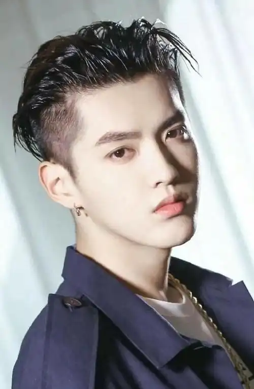 星时尚榜单 | 男明星的"背头杀"李现刘宇宁周震南 谁的大佬气质最入心