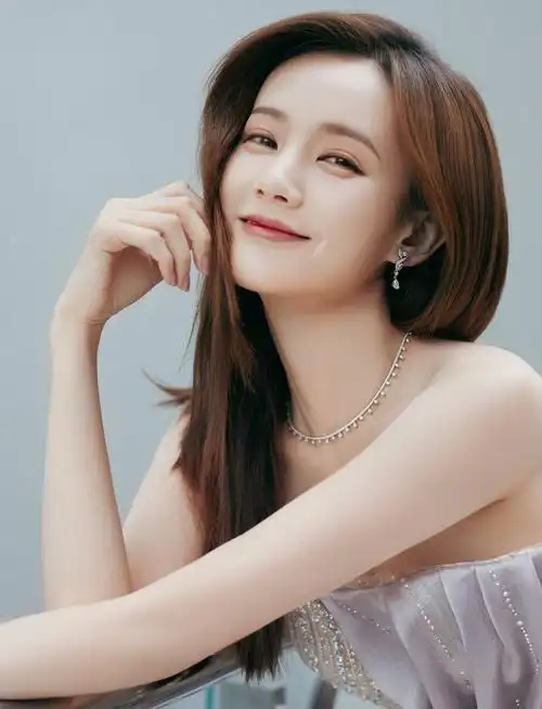 p>李一桐,1990年9月6日出生于山东省济南市,中国内地女演员,毕业于 a