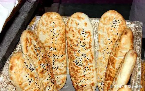 莱芜烧饼:香喷喷的烧饼加上芝麻又是另一种味道了.