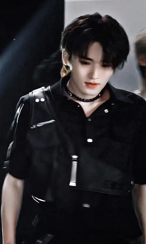 宋亚轩腰好细啊