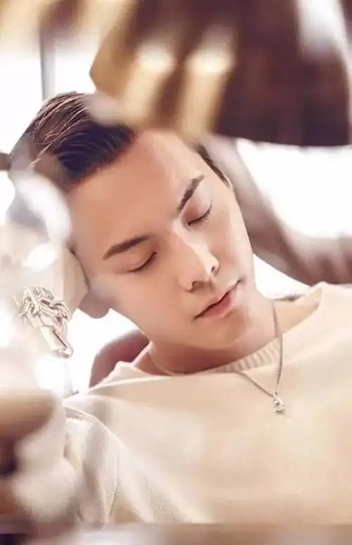 【陈伟霆个人资料】陈伟霆家庭背景惊人,网友调侃:他是香港王思聪