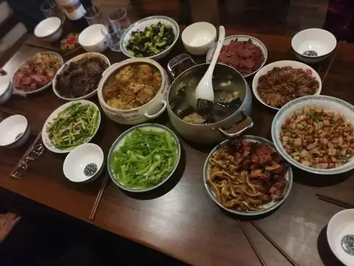 绍捷的丰盛的晚餐