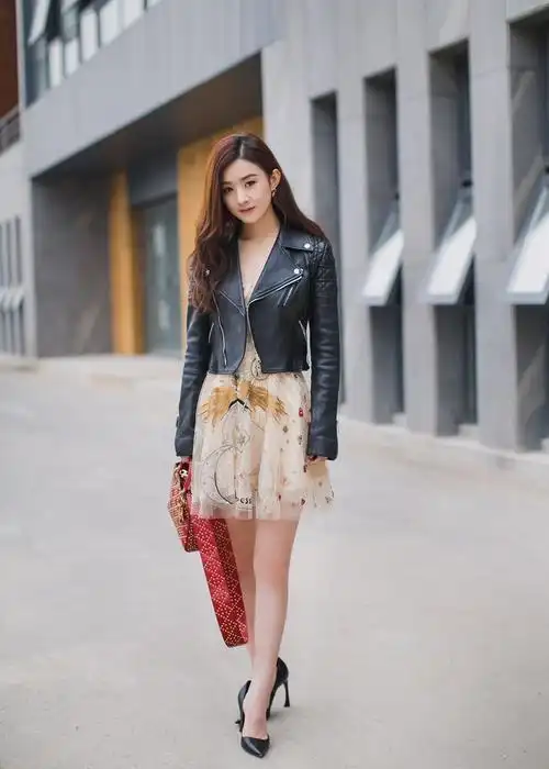 赵丽颖新闻170329赵丽颖曝街拍精彩演绎dior2017春夏成衣