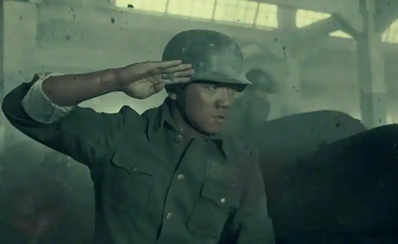 八佰:群像式演绎小人物百态,影片没有主角却真实感人