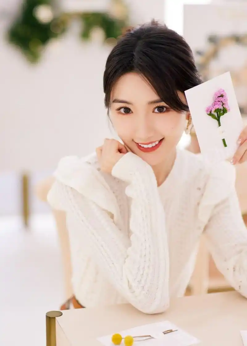 毛晓彤高清壁纸头像(五十二)[鲜花]