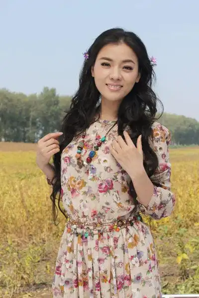 陈思思——得体大方,一副好嗓音