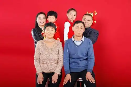 幸福值爆棚2021年全家福欢乐开拍百余个留深过年职工家庭齐参与