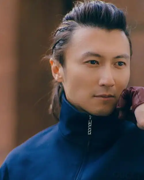 《esquire hk》十月刊封面故事,走在完美的钢线上(3)谢霆锋——多重