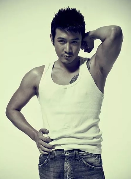 陆毅身材到底有多好,看完这些照片,网友:不愧是硬汉