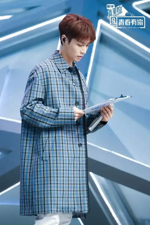 青春有你张艺兴呆萌可爱剧照图片