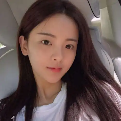 杨超越早期打工照流出蜡笔小新眉毛吸睛网友你是来搞笑的