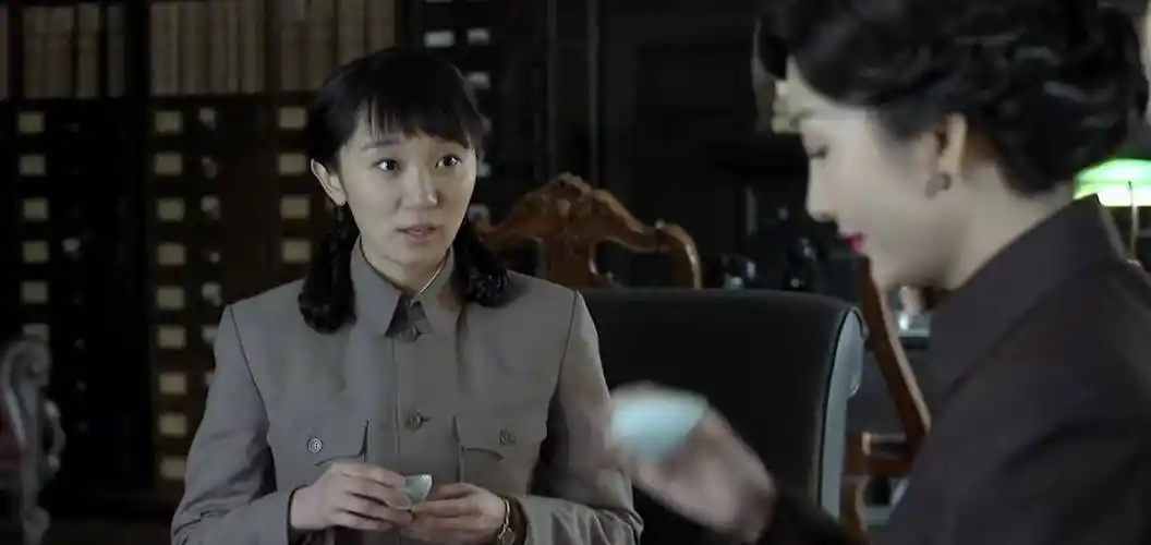 重温《伪装者》才知隐藏最深的不是明楼,而是"不起眼"的朱徽茵