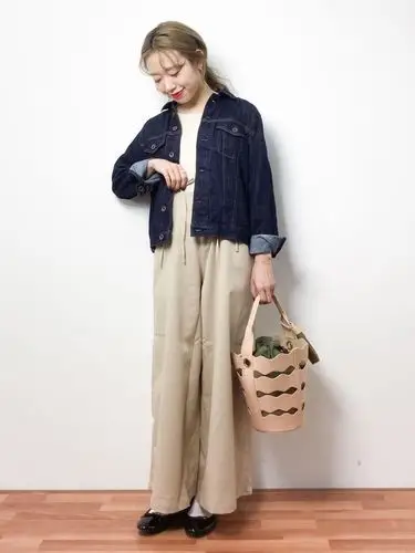 日本小个女生这样穿阔腿裤,真的大开眼界