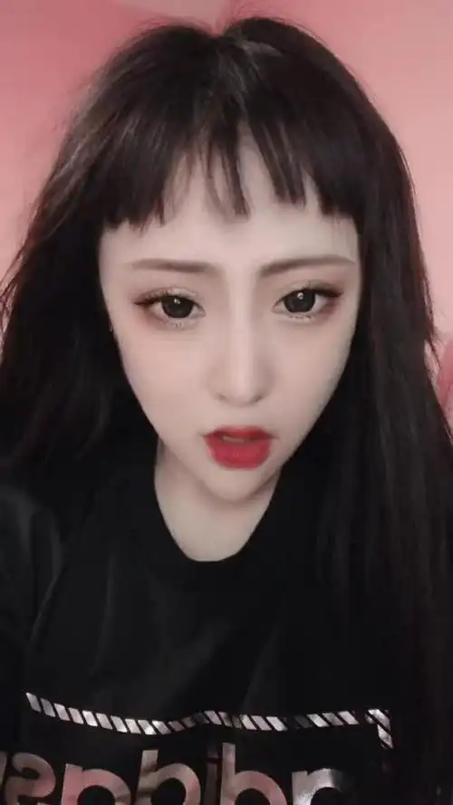 这个刘海比较丑@{uid:1502349662339070,nick:经纪�%