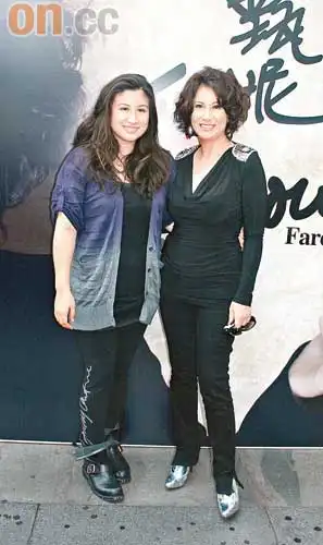 甄妮5月开个唱告别舞台爱女设计演出服