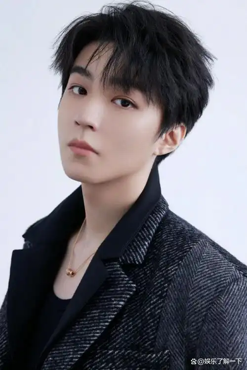 tfboys十周年水墨大片释出 少年黑白灰穿搭帅气